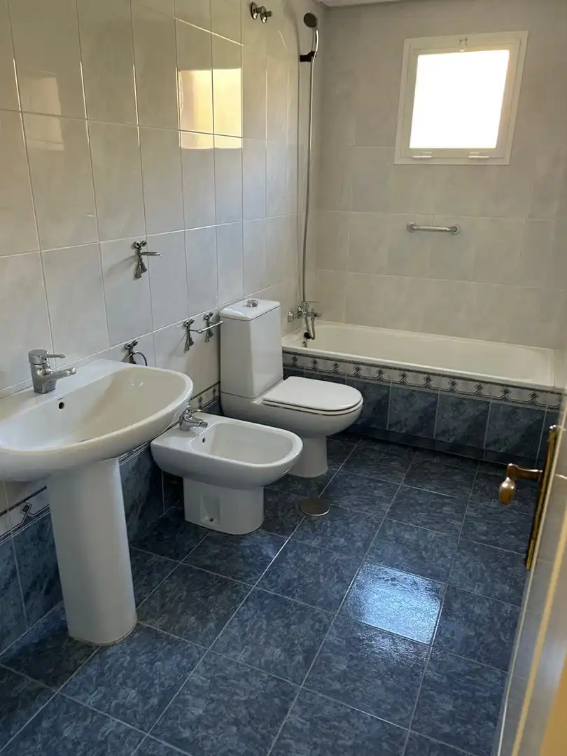Bany de Pis de lloguer en Málaga amb Aire condicionat, Terrassa i Piscina comunitària