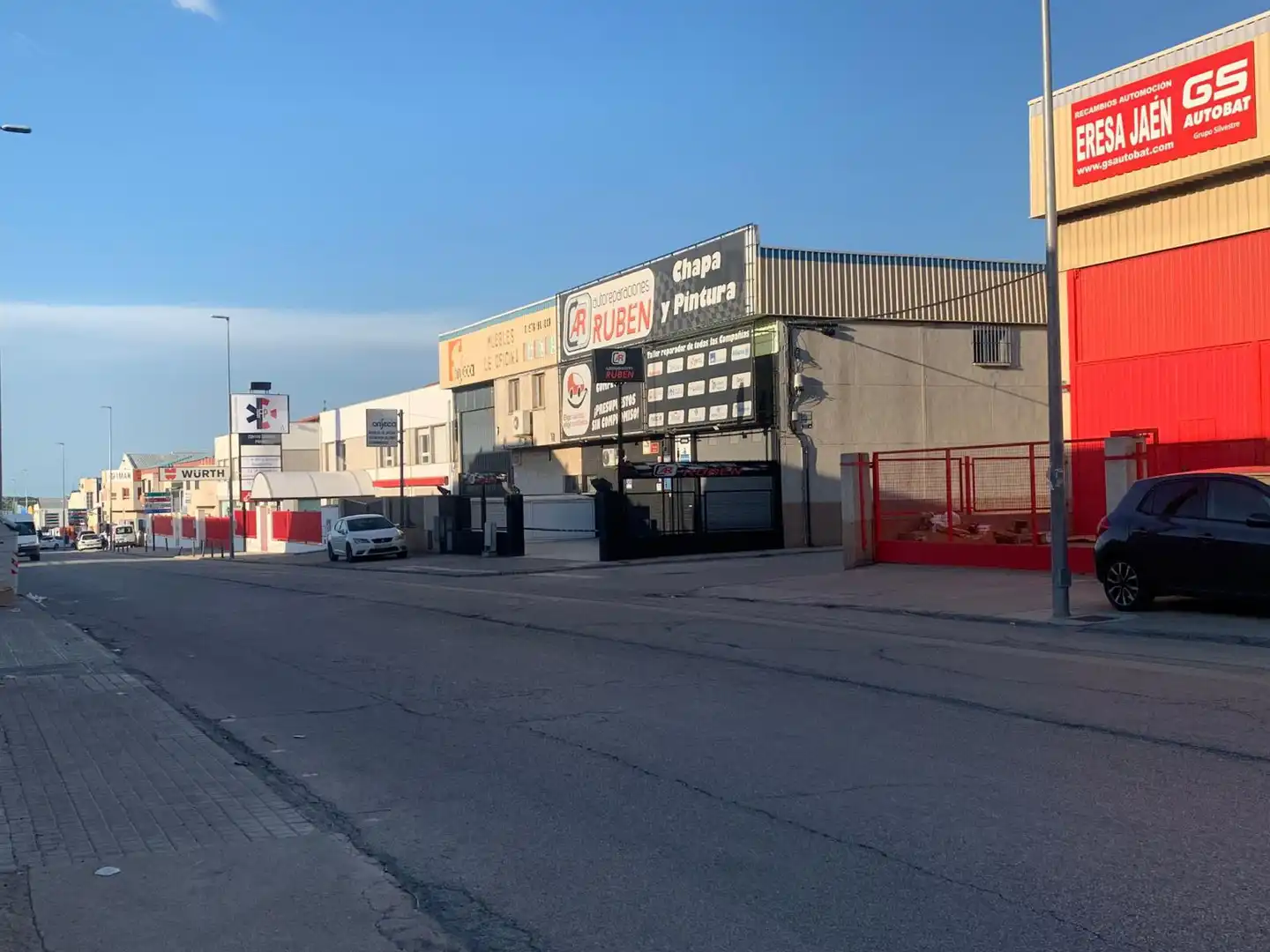 Fabrikhallen zur Miete in Calle Huelma, Renfe - Bulevar 1ª y 2ª Fase