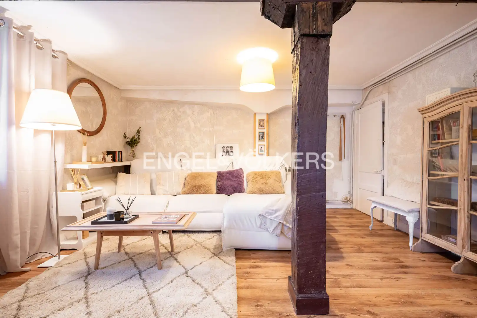 Sala d'estar de Casa o xalet en venda en Donostia - San Sebastián  amb Calefacció, Jardí privat i Terrassa