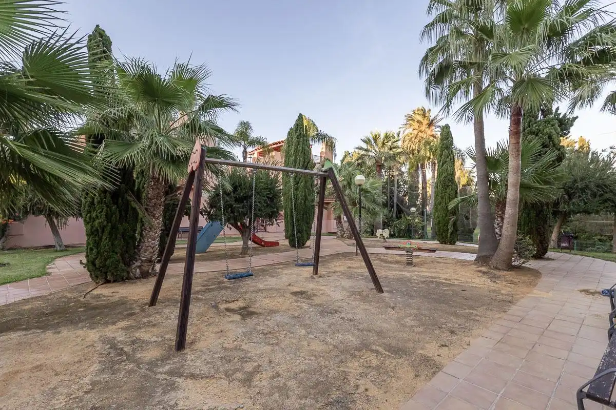 Jardín de Casa adosada en venta en Motril con Terraza, Balcón y Piscina comunitaria