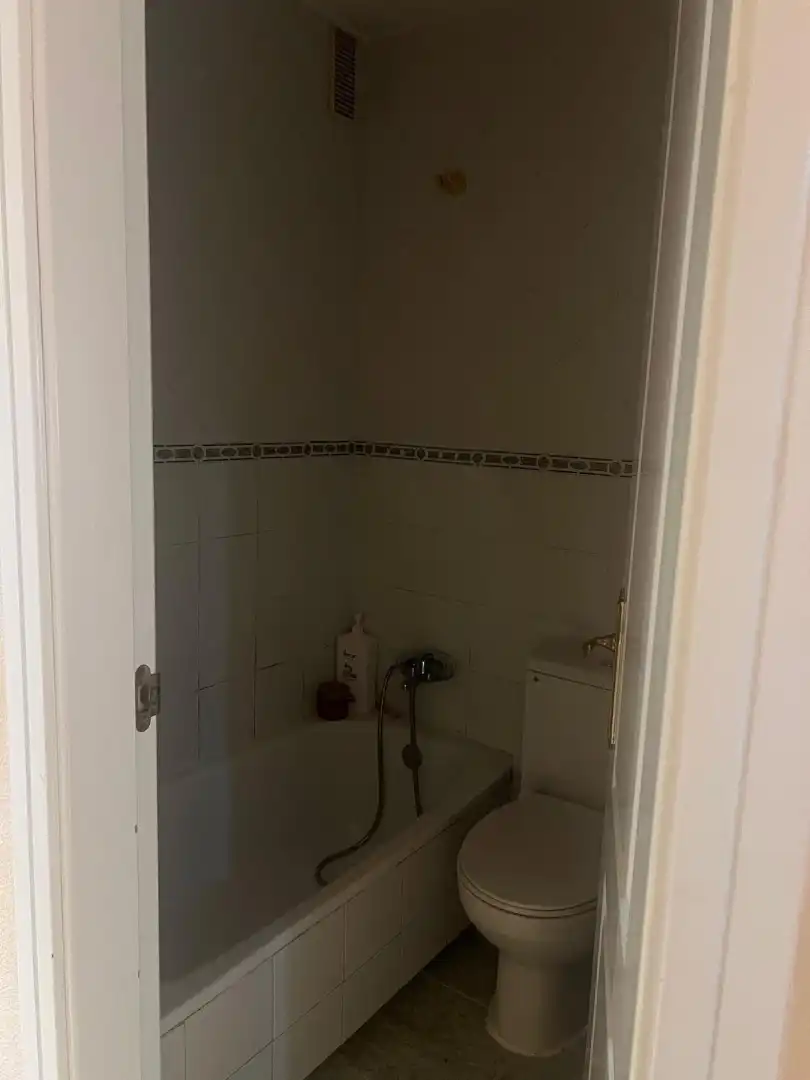 Baño de Piso en venta en Madrid con Calefacción, Trastero y Balcón