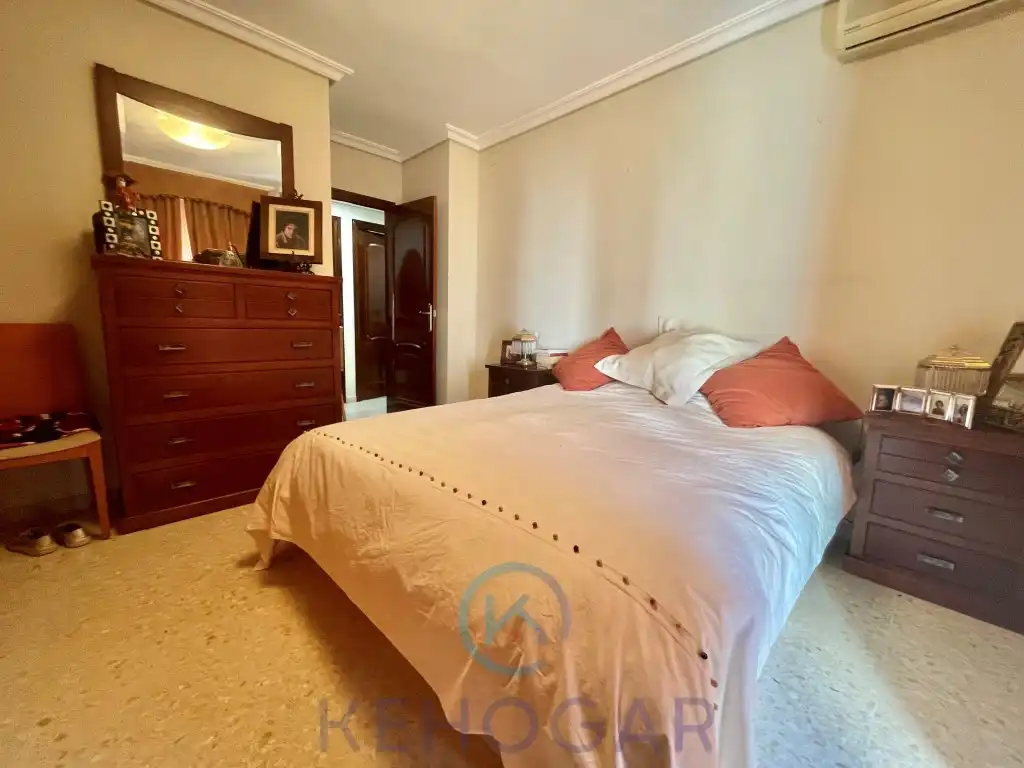 Bedroom of Flat for sale in Dos Hermanas