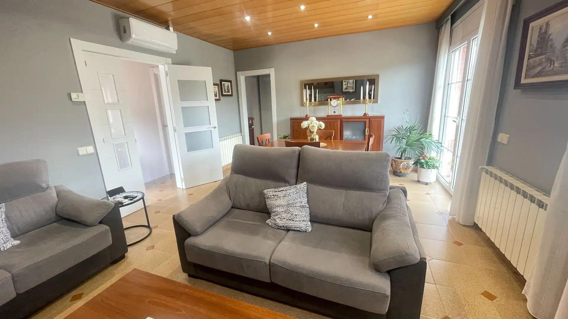 Sala d'estar de Casa o xalet en venda en Rubí amb Calefacció, Jardí privat i Terrassa