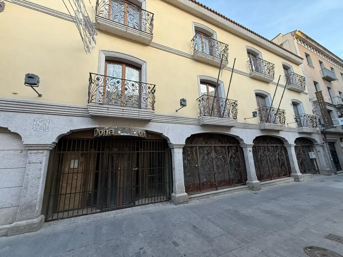 Vista exterior de Edificio en venta en Ávila