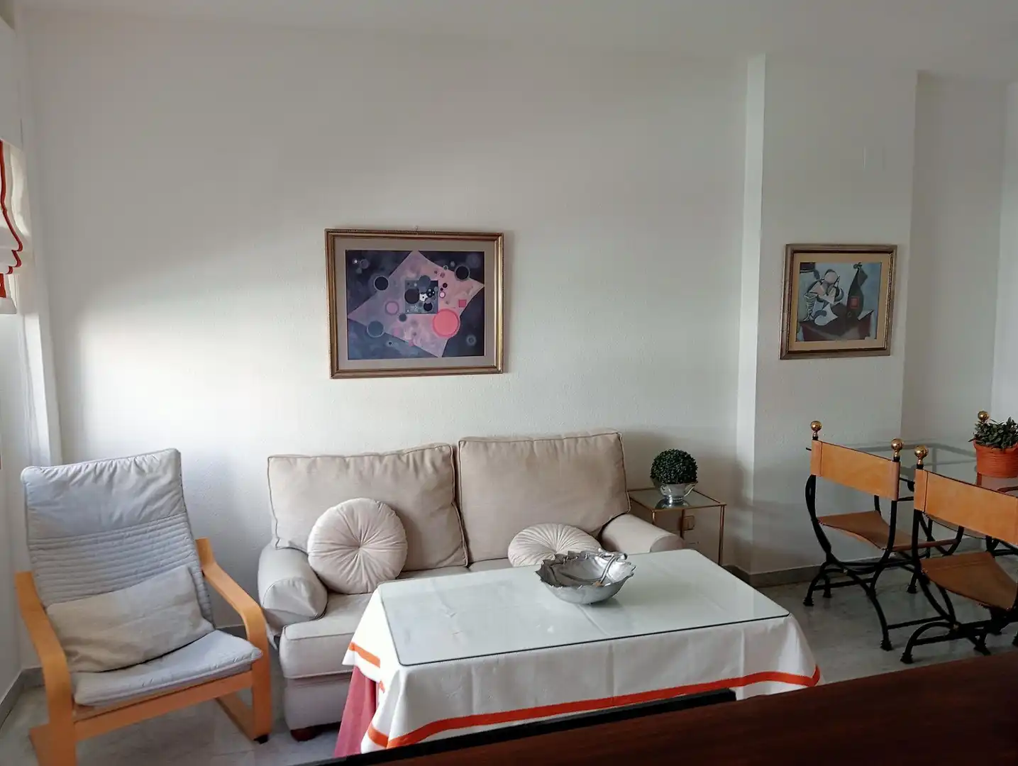 Sala de estar de Piso de alquiler en Sevilla con Aire acondicionado, Amueblado y Piscina comunitaria