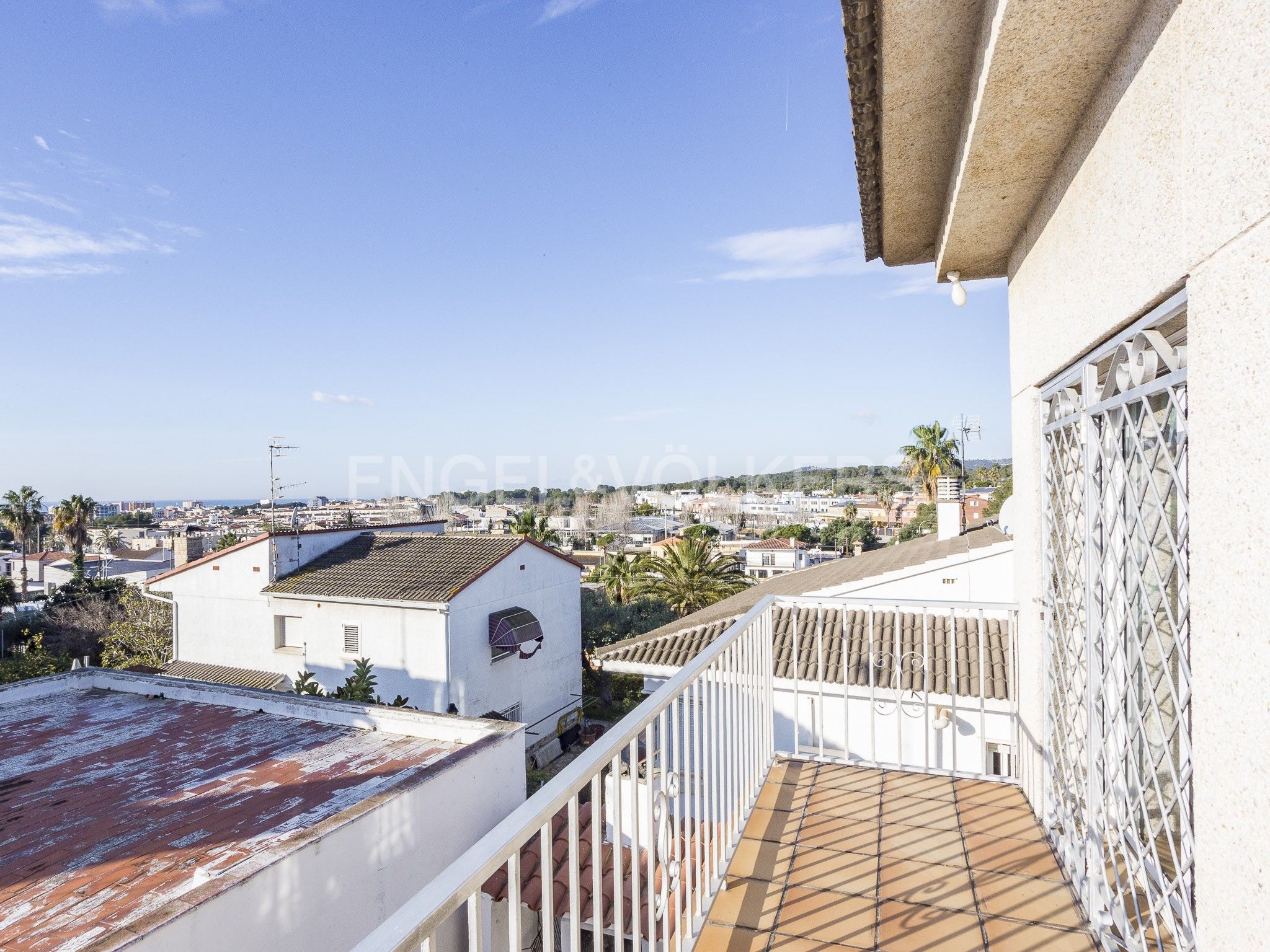 Vista exterior de Casa o xalet en venda en Cubelles amb Calefacció, Jardí privat i Terrassa