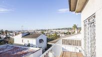 Vista exterior de Casa o xalet en venda en Cubelles amb Aire condicionat, Calefacció i Jardí privat