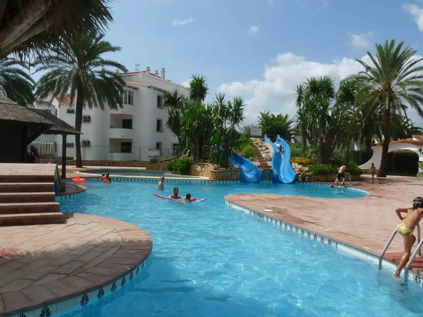 Piscina de Casa adosada en venda en Dénia amb Aire condicionat, Jardí privat i Terrassa