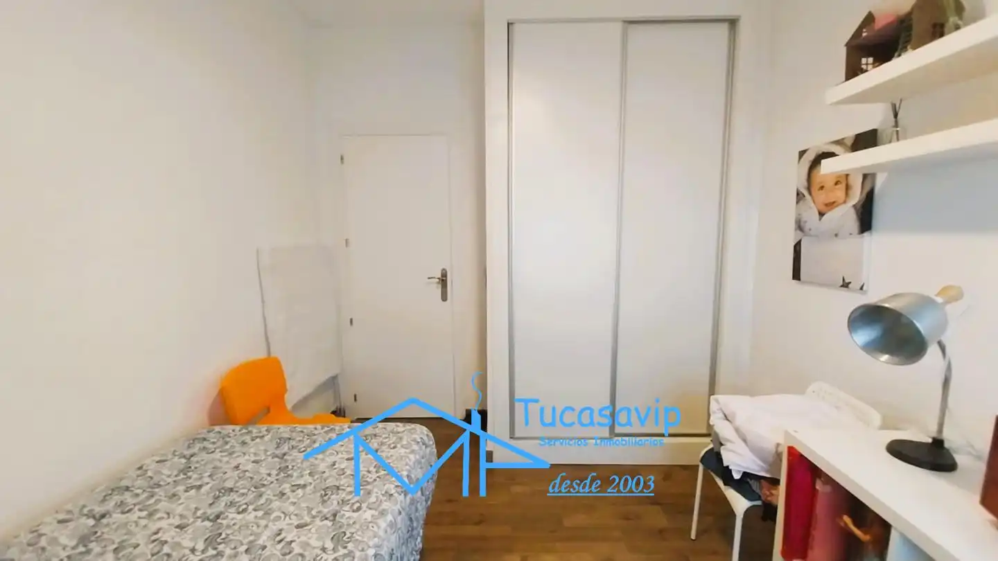 Habitación de Planta baja en venta en La Adrada 