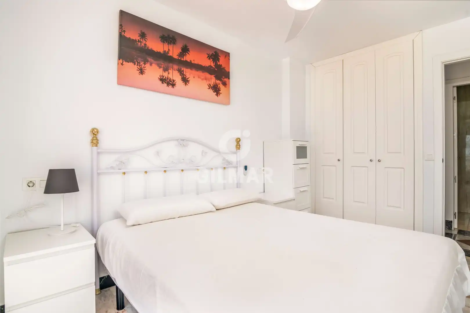 Schlafzimmer von Einfamilien-Reihenhaus zum Verkauf in Manilva mit Heizung, Privatgarten und Schwimmbad