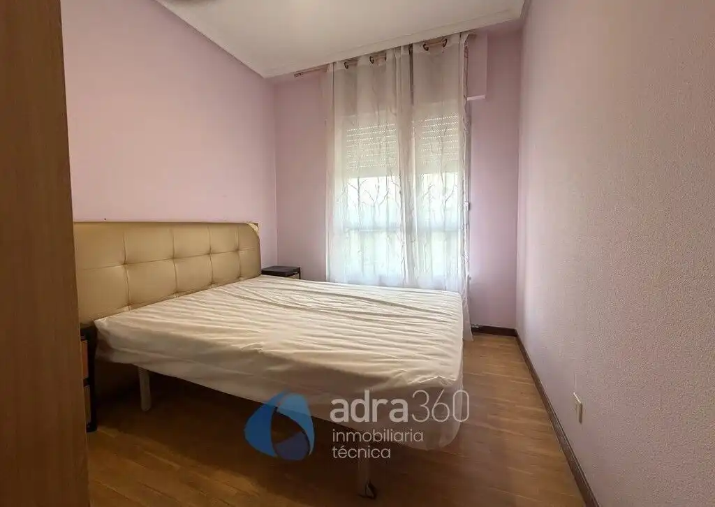 Dormitori de Apartament en venda en  Logroño amb Calefacció, Terrassa i Traster