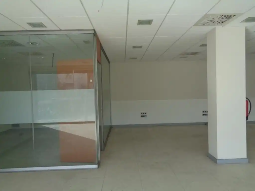 Local comercial en venda a Llevant, imagen 8