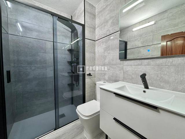 Piso en Venta en Reyes Católicos