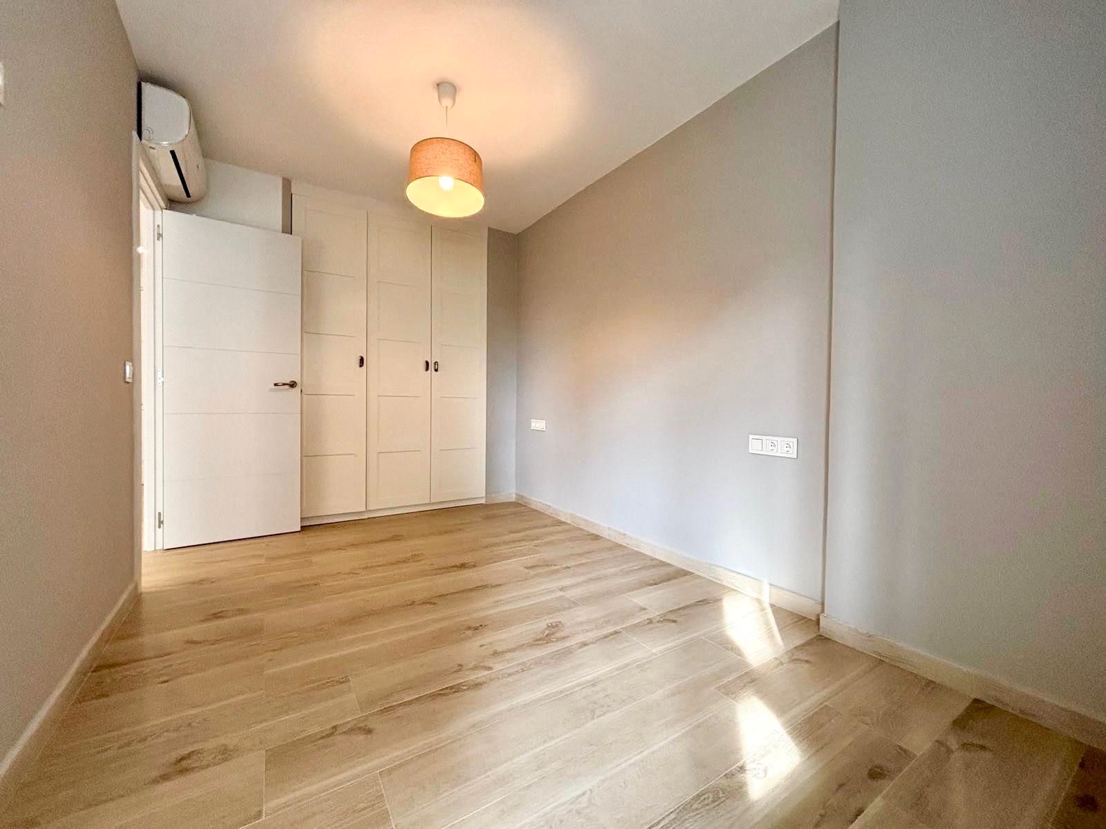 Habitación de Apartamento en venta en Benalmádena con Aire acondicionado, Terraza y Piscina comunitaria