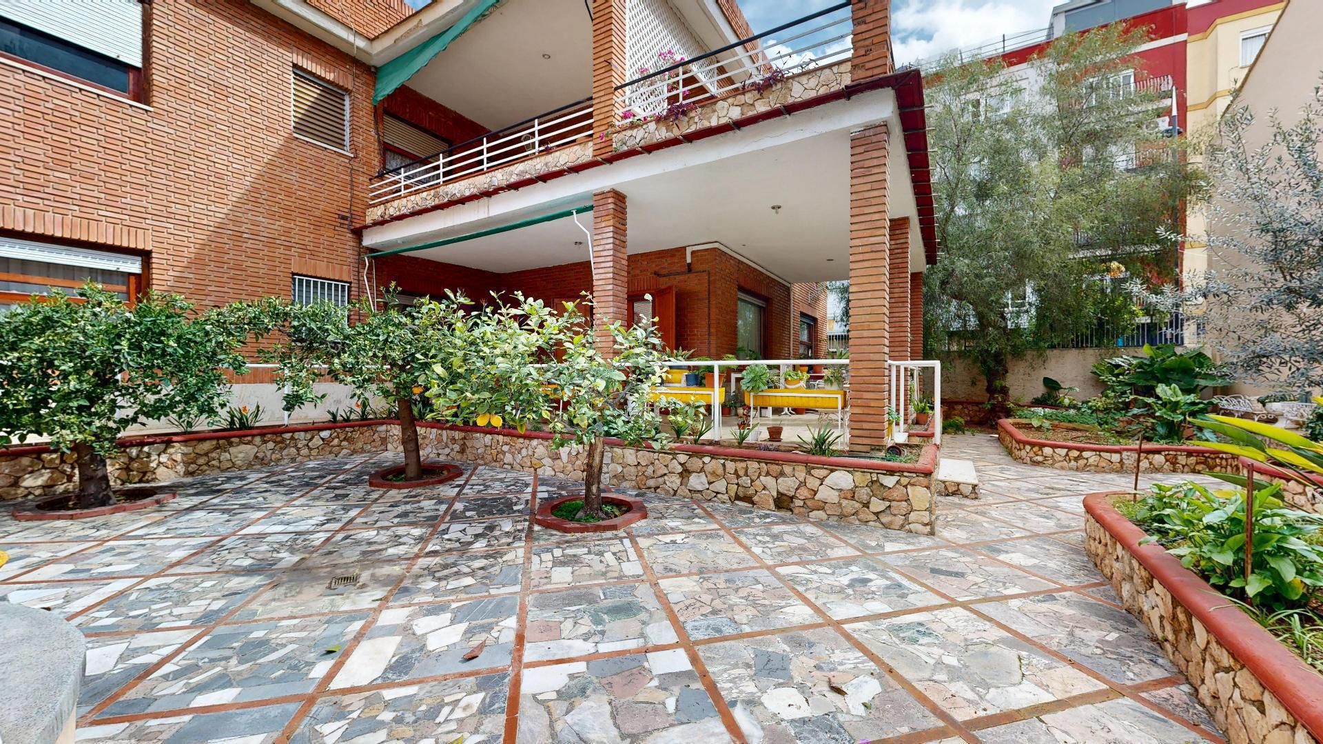 Vista exterior de Casa o xalet en venda en Torrent amb Terrassa, Traster i Piscina