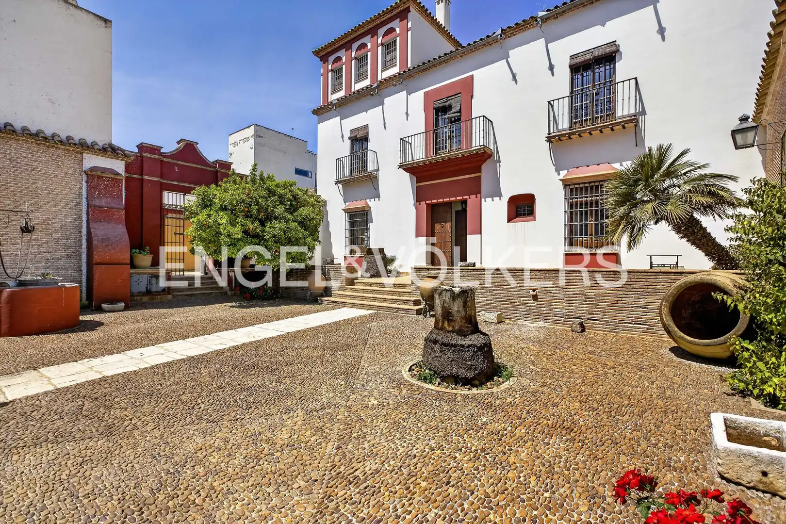 Vista exterior de Casa o xalet en venda en Écija amb Aire condicionat, Calefacció i Jardí privat