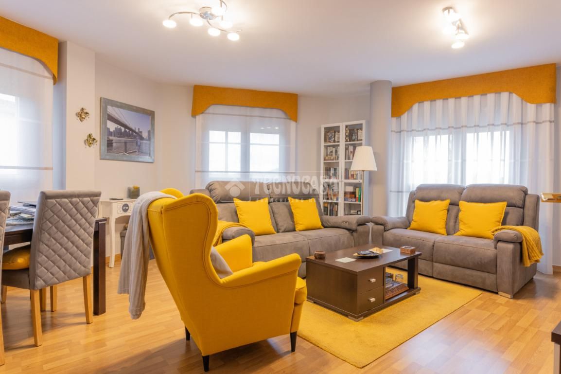 Sala de estar de Piso en venta en Grijota con Calefacción, Parquet y Trastero