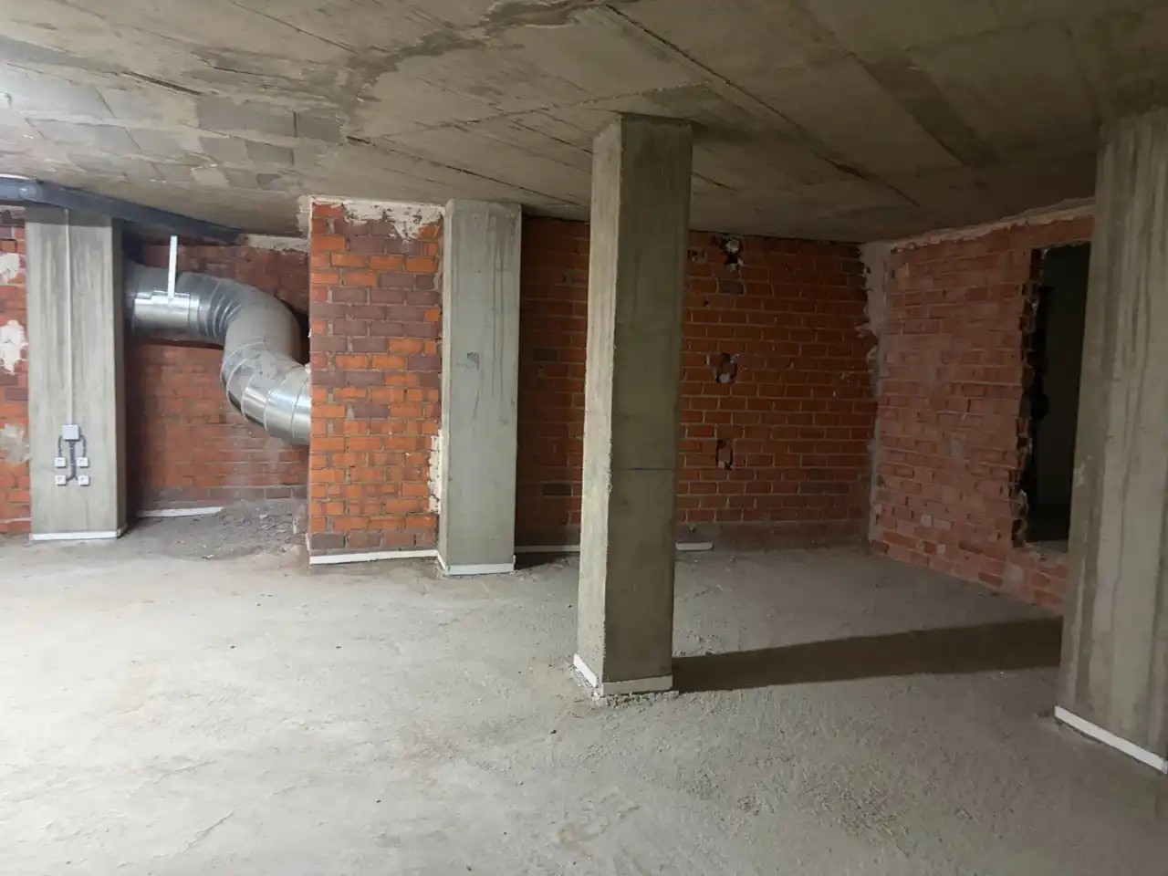 Local de lloguer a Avenida de los Reyes Católicos, Nuevo Hospital