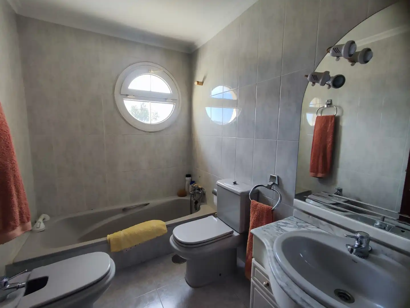 Badezimmer von Haus oder Chalet zum Verkauf in Plasencia mit Heizung, Privatgarten und Terrasse