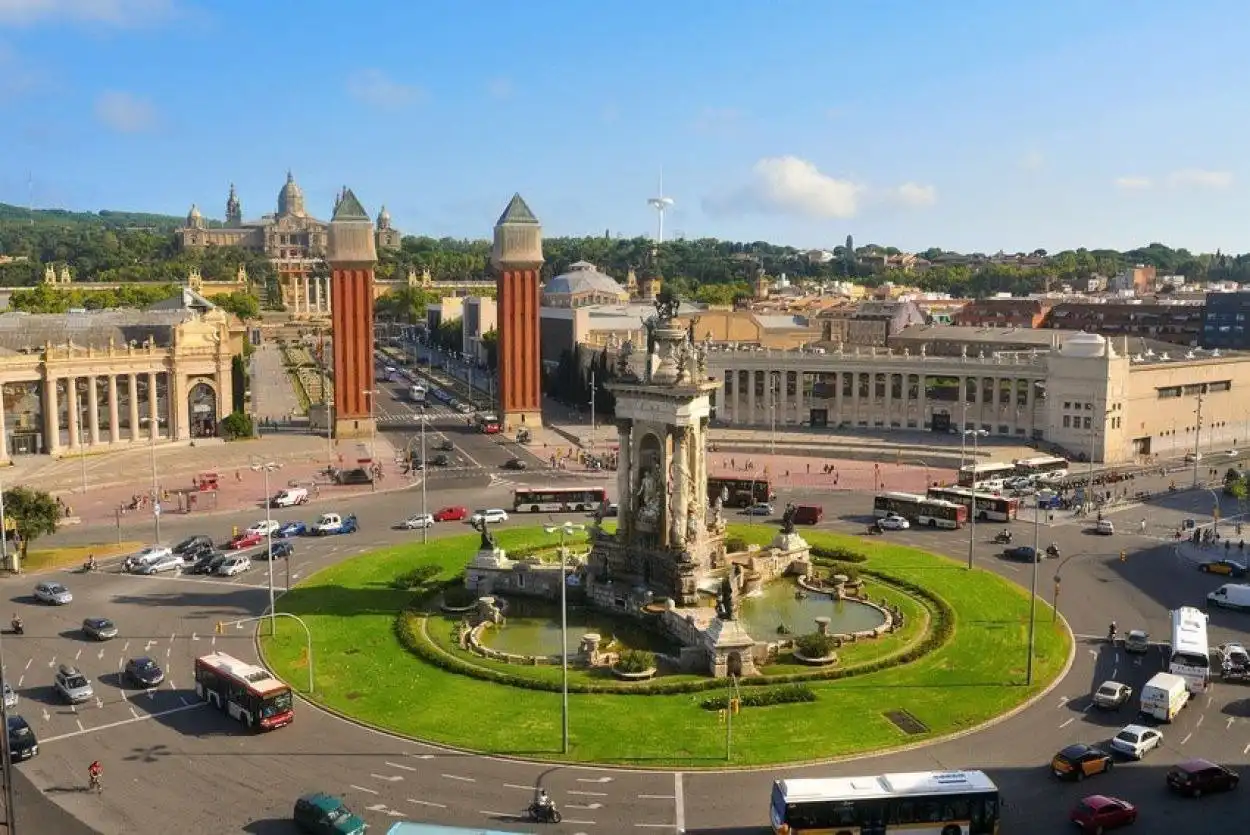 Vista exterior de Edifici en venda en Barcelona