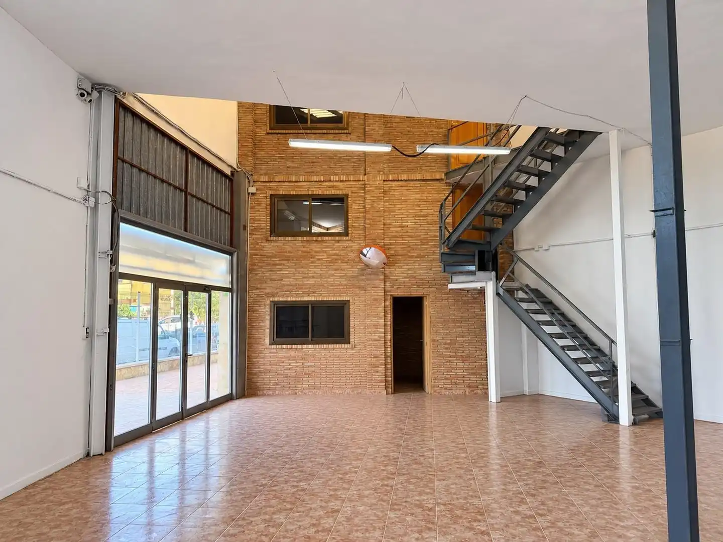 Industrial building to rent in Catarroja