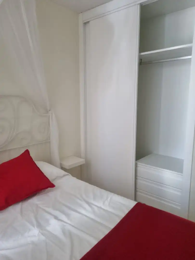 Dormitori de Apartament de lloguer en Madrid amb Calefacció, Moblat i Rentadora