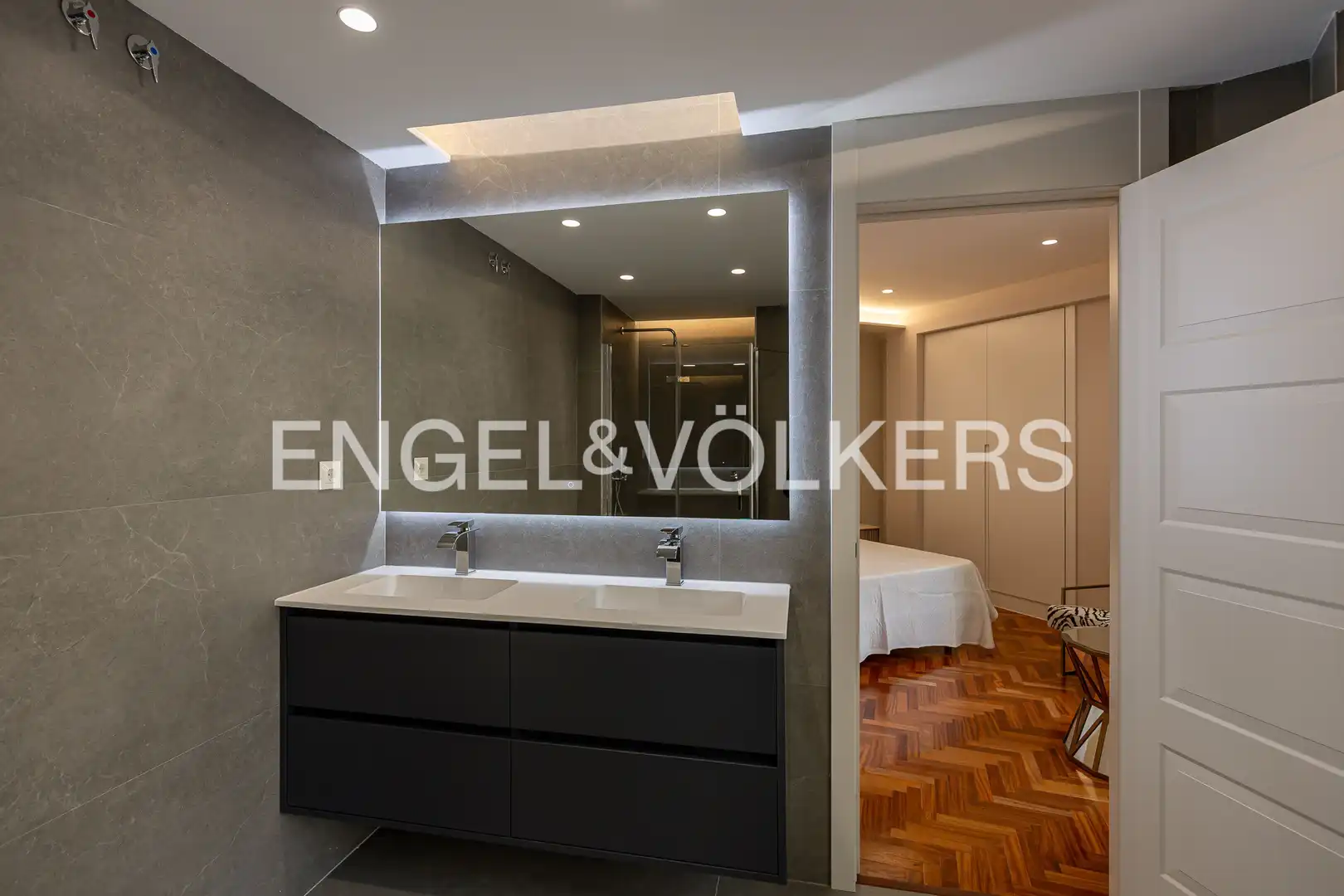 Badezimmer von Wohnung zum Verkauf in Madrid mit Klimaanlage, Heizung und Parkett