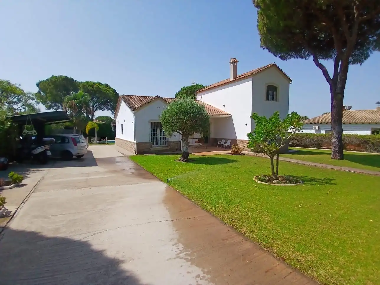 Außenansicht von Haus oder Chalet zum Verkauf in Aljaraque mit Heizung, Privatgarten und Schwimmbad