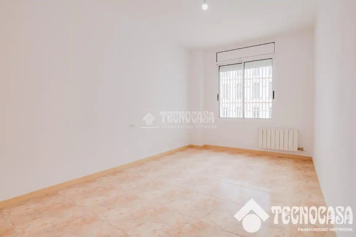 Bedroom of Flat for sale in Mataró  with Air Conditioner, Heating and Storage room