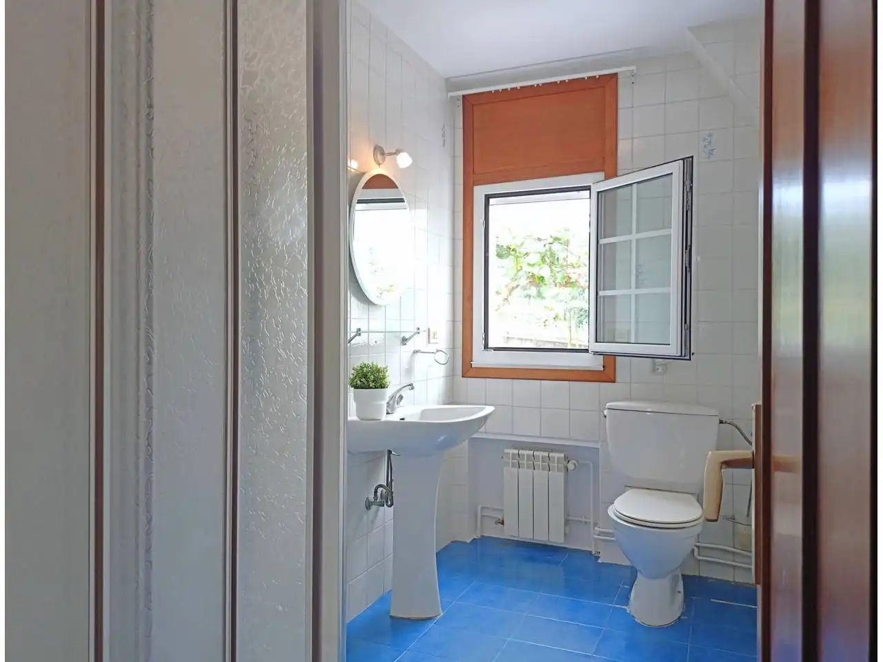 Baño de Casa o chalet en venta en Oleiros con Calefacción