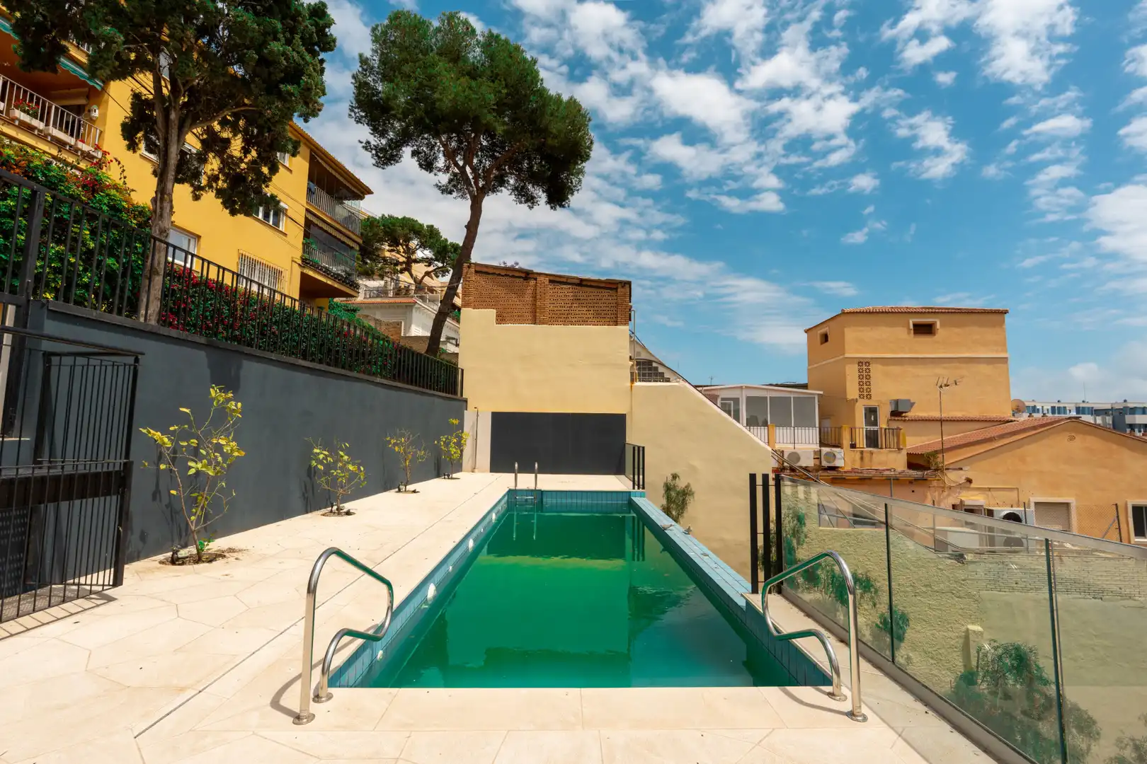 Schwimmbecken von Wohnungen zum Verkauf in Málaga mit Klimaanlage, Schwimmbad und Internet