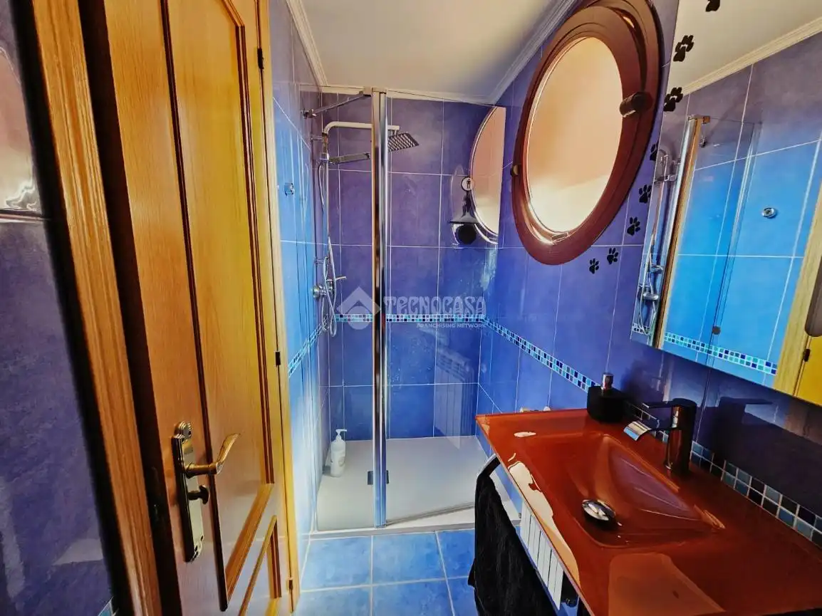 Badezimmer von Dachboden zum Verkauf in Parla mit Klimaanlage, Heizung und Terrasse