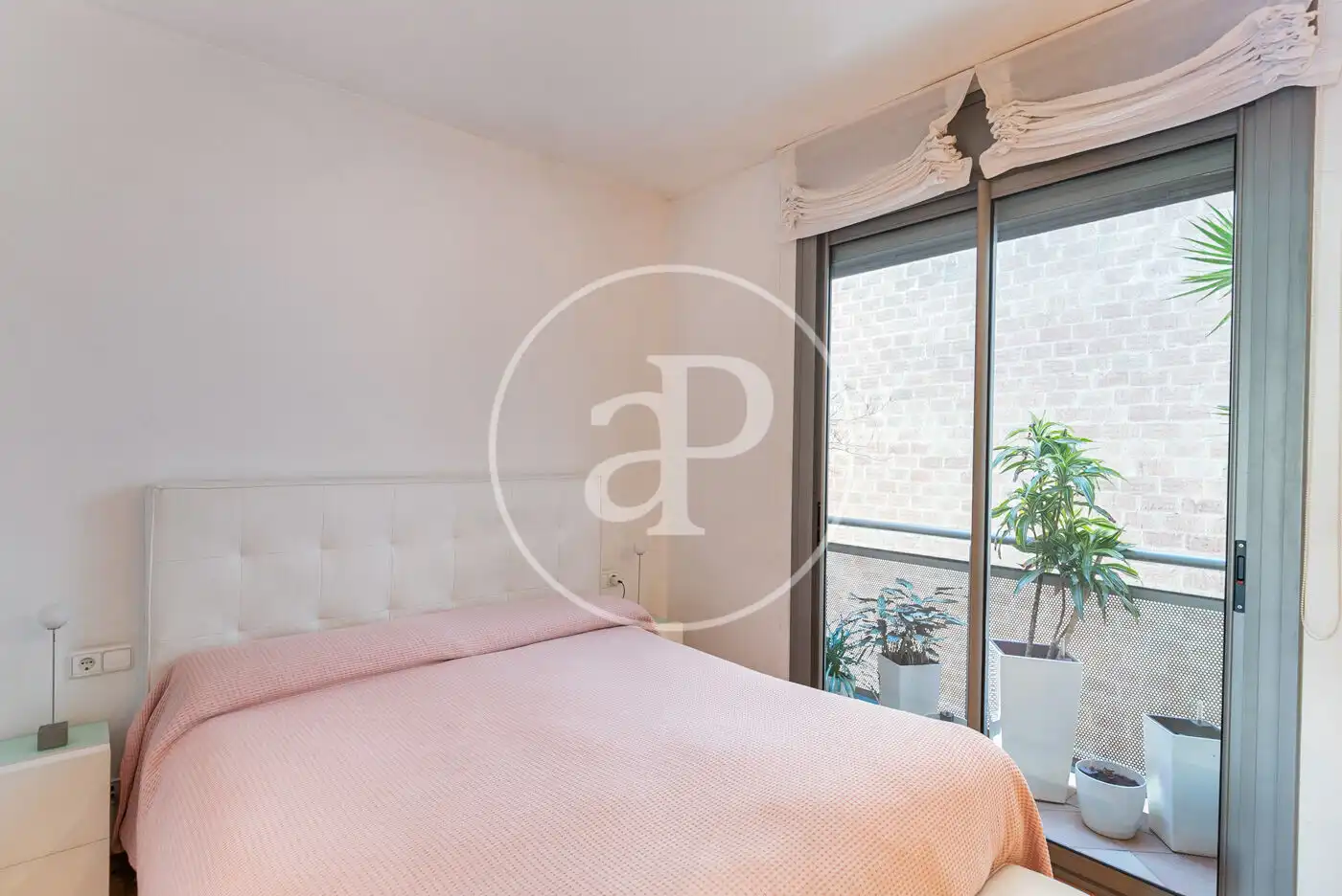 Casa adosada en venta en Passatge de Puigmadrona, El Camp de l'Arpa del Clot