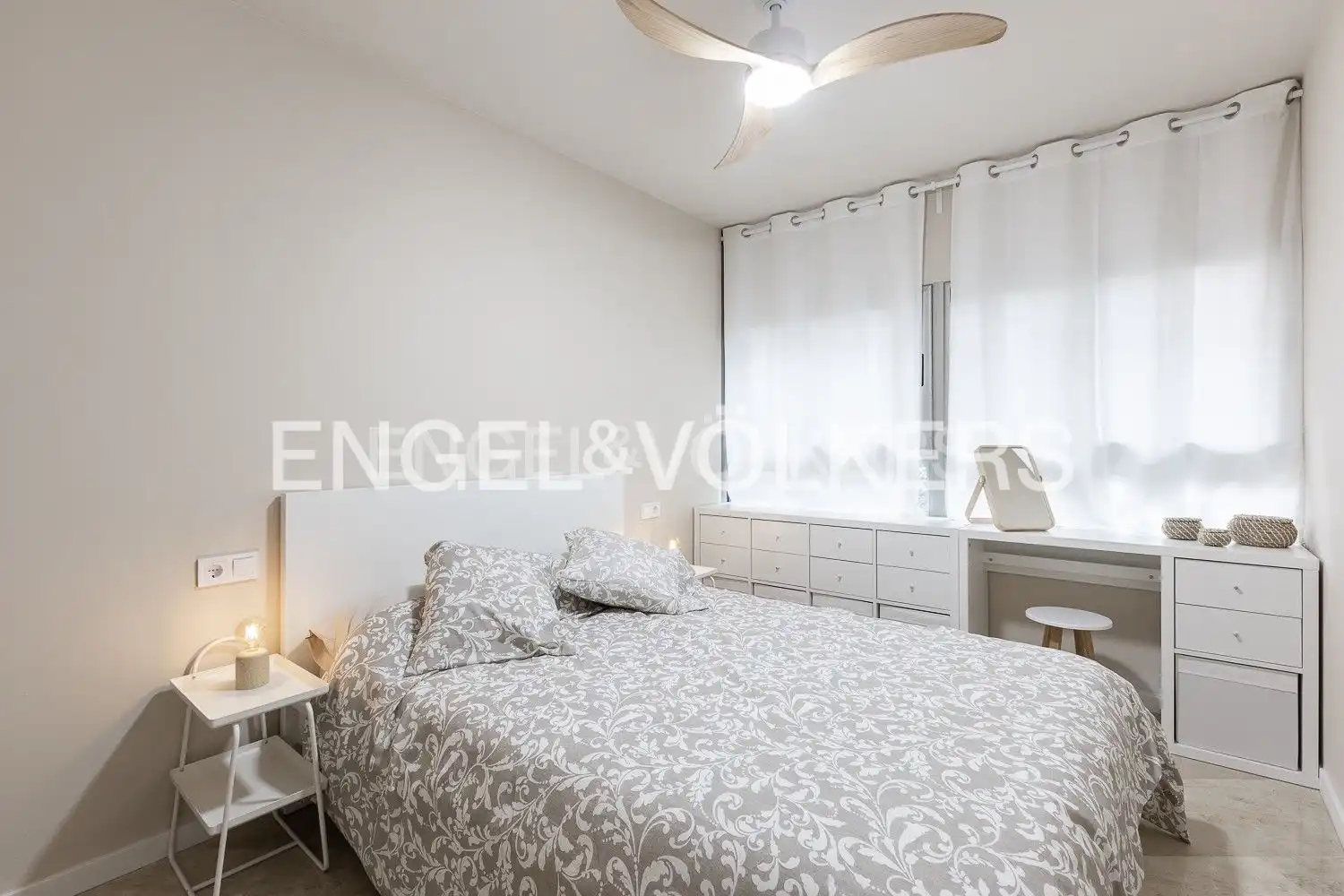Dormitori de Apartament de lloguer en Valencia amb Aire condicionat, Calefacció i Moblat