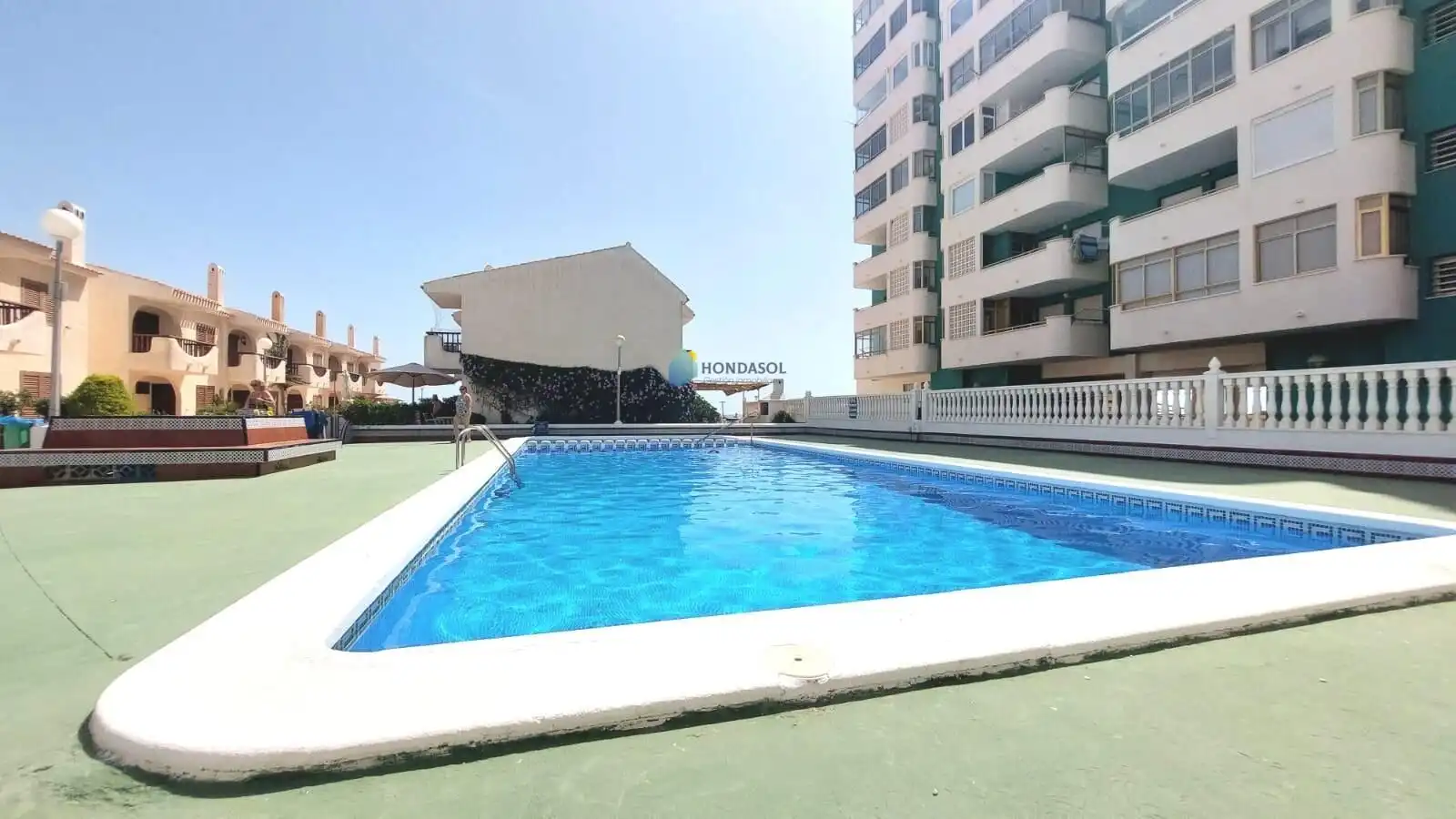 Schwimmbecken von Maisonette zum Verkauf in La Manga del Mar Menor mit Terrasse, Abstellraum und Möbliert