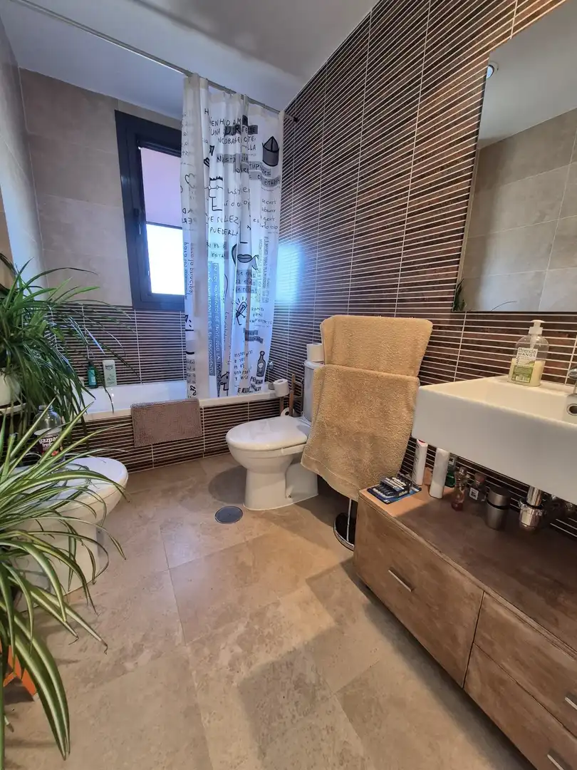 Baño de Piso en venta en Ávila con Calefacción, Terraza y Trastero