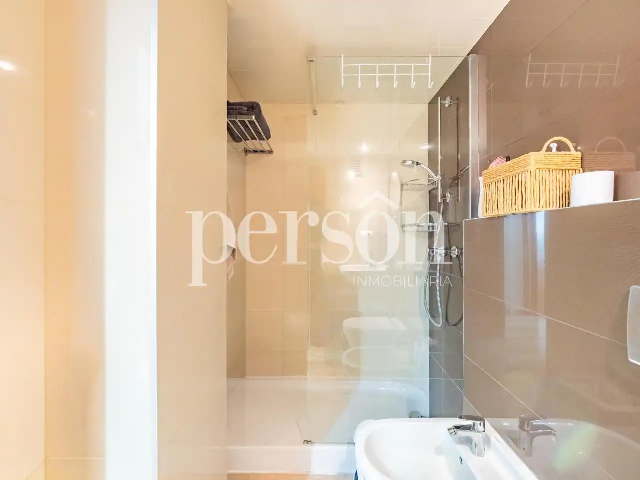 Baño de Piso en venta en Valencia con Aire acondicionado, Calefacción y Amueblado