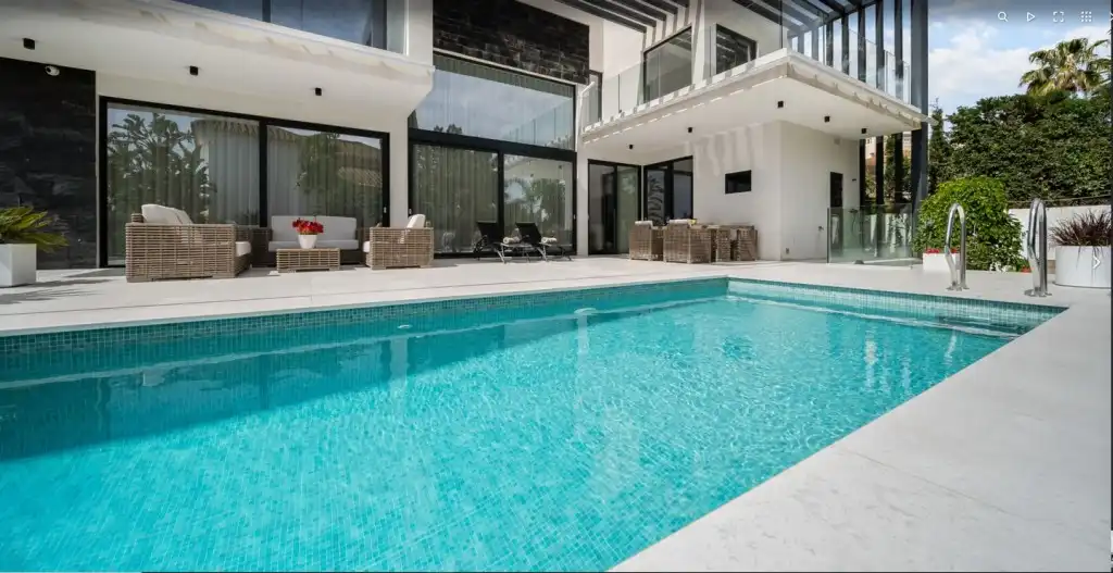 Chalet con piscina en venta en Elviria - Cabopino, imagen 11