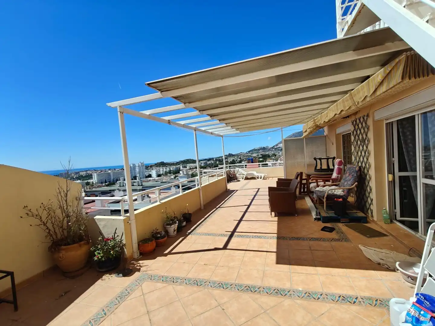 Terraza de Ático de alquiler en Benalmádena con Aire acondicionado, Jardín privado y Amueblado