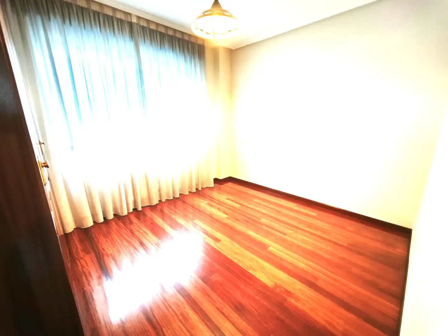 Habitación de Piso de alquiler en Vigo  con Calefacción, Parquet y Horno