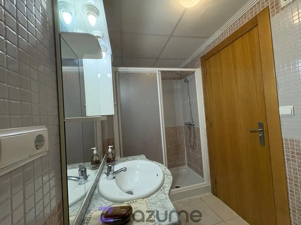 Baño de Piso de alquiler en Torrevieja con Aire acondicionado, Calefacción y Terraza