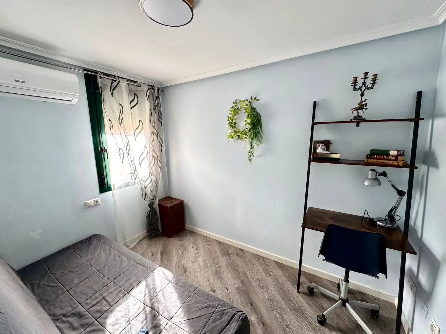 Dormitori de Casa o xalet de lloguer en Torrevieja amb Aire condicionat, Terrassa i Moblat