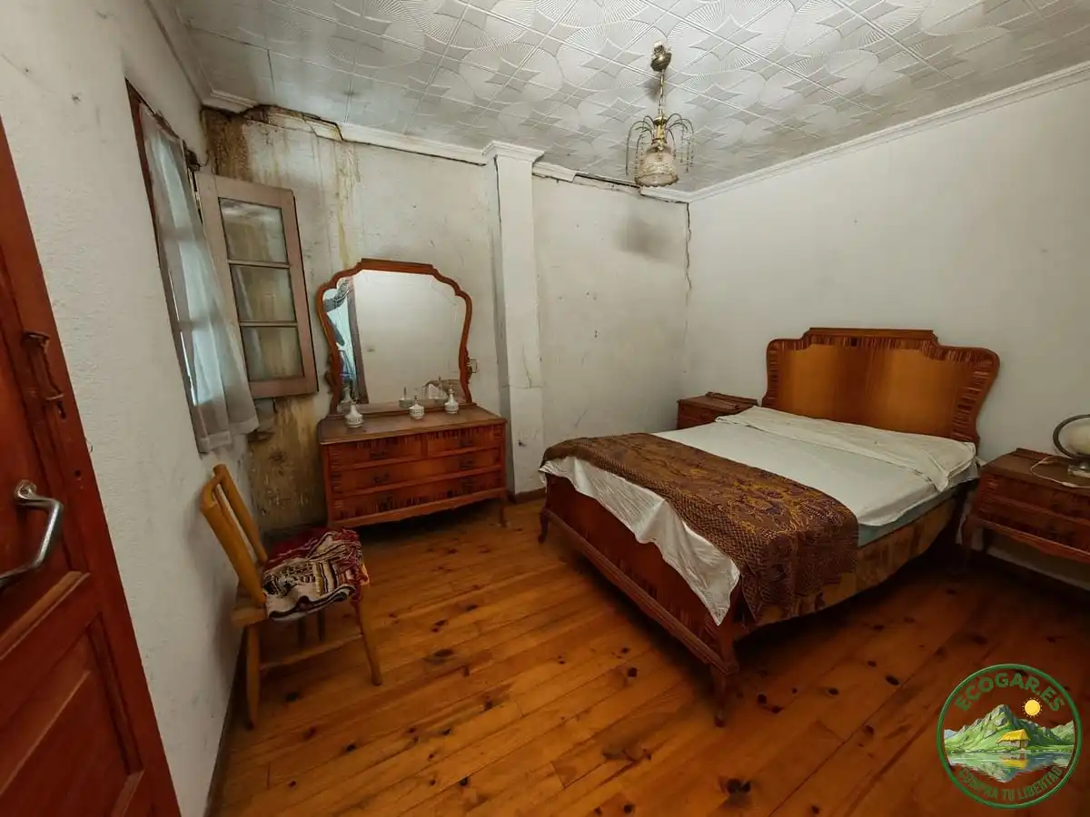 Dormitori de Casa o xalet en venda en Castropodame amb Jardí privat i Traster