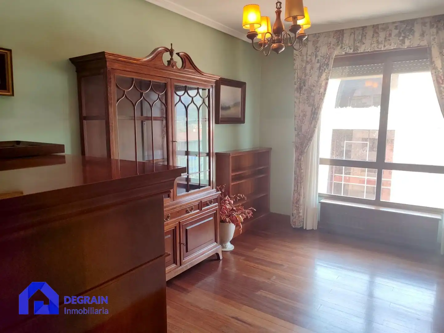 Comedor de Piso de alquiler en Oviedo  con Terraza y Trastero