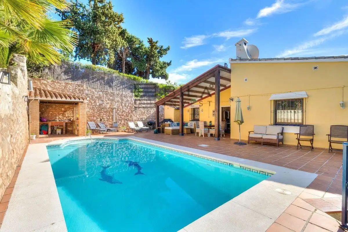 Chalet con piscina en venta en Los Eucaliptos, imagen 3