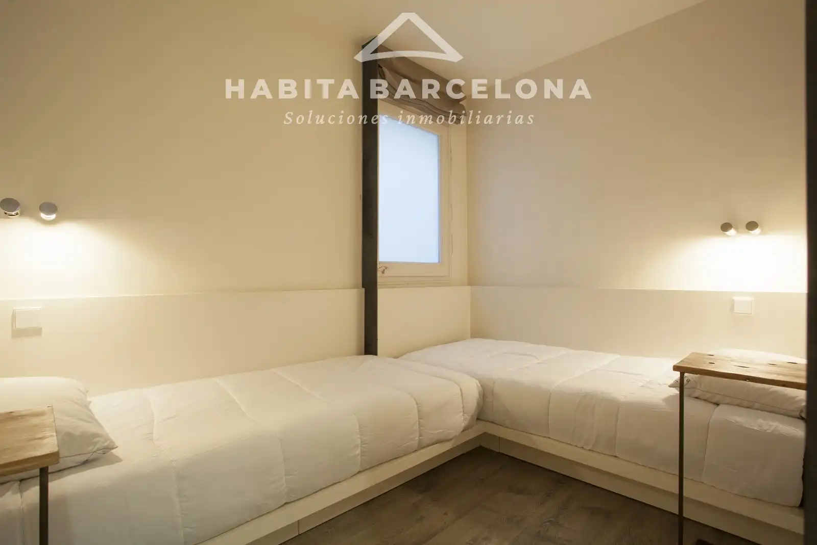 Bedroom of Flat for rent in Barcelona  with Air Conditioner, Heating and Parquet flooring