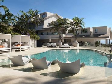 Penthouse with pool for sale in Torrequebrada
