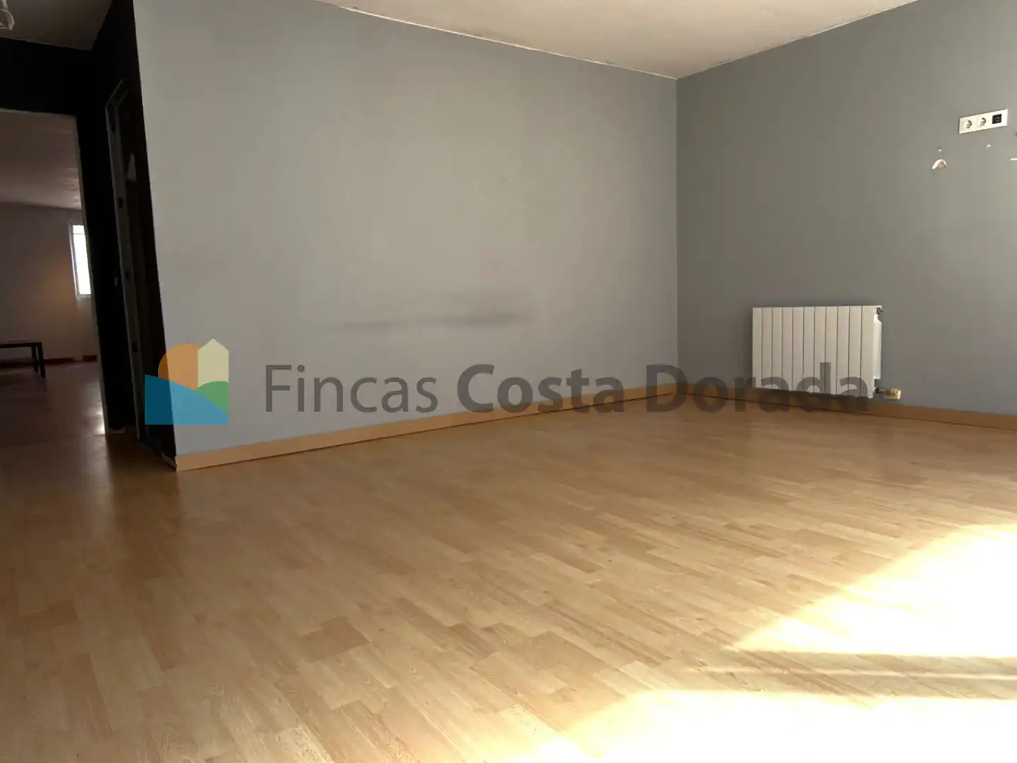 Sala d'estar de Casa o xalet en venda en Cubelles amb Aire condicionat, Calefacció i Jardí privat