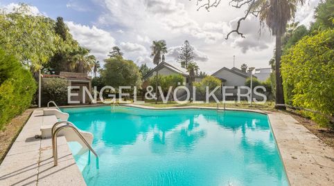 Residencia de autor con jardín, piscina y vistas panorámicas en Tomares Sevilla