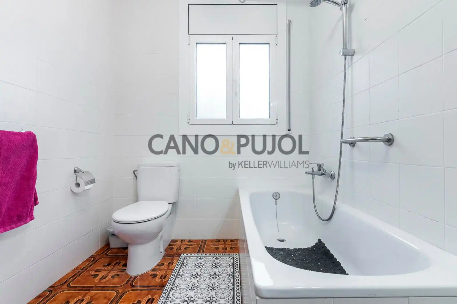 Bathroom of Buildings for sale in Rubí